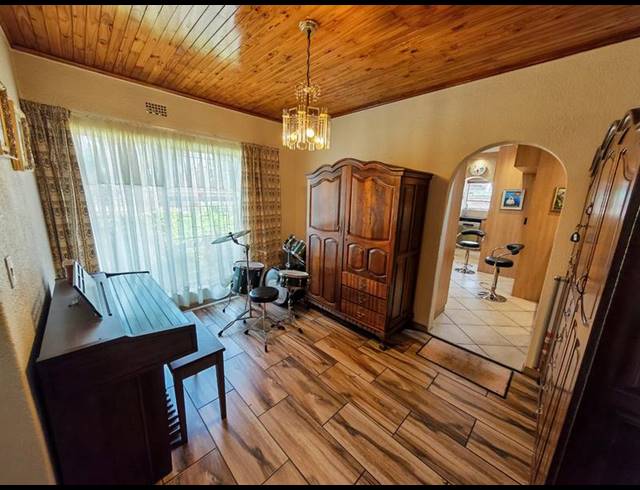 3 BEDROOM HOUSE FOR SALE IN VANDERBIJLPARK SW 2